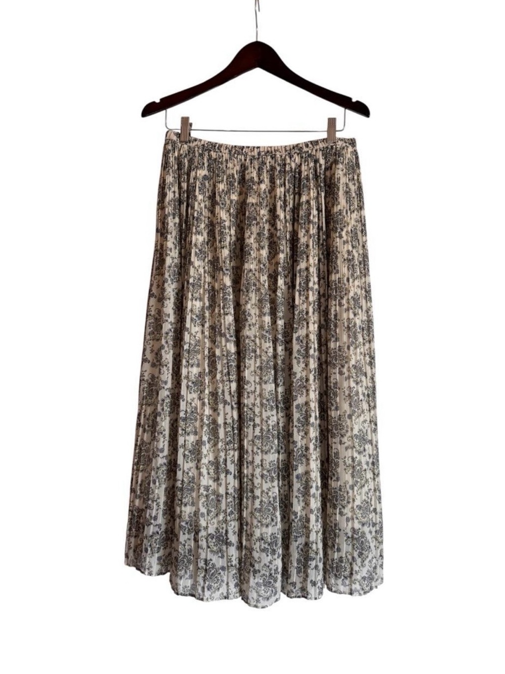 Uniqlo Pleated Floral Midi Skirt in Cream and Black